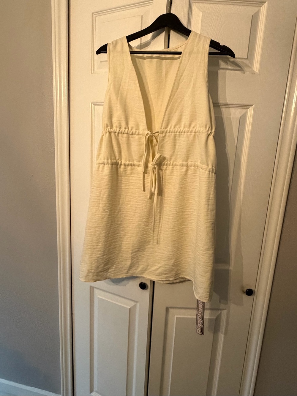 Missguided + Cream V-Neck Sleeveless Drawstring dress
